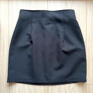 Odds & Evens Junior’s Black Mini Skirt